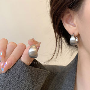 Golden Matte Finish Earrings Womens Luxury Design round Square Face Small Audience Earring Fashion Jewelry Ear Cuff