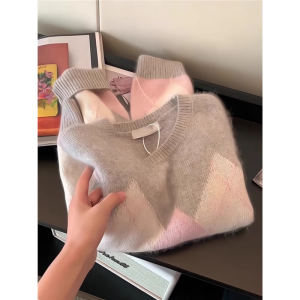 เสื้อสเวตเตอร์ถักคอปกกลมแขนยาวทรงหลวมสำหรับผู้ชาย ฤดูใบไม้ร่วง/ฤดูหนาว สีชมพู ลายเพชร ขนแกะ แฟชั่นคู่รัก ทรงหลวม ลำลอง