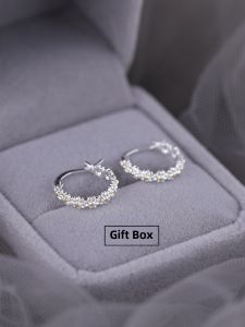 Elegant 925 Sterling Silver Daisy Ear Cuffs for Women Simple Design Fashionable Minimalist High End Luxury Ear Studs And Hoops