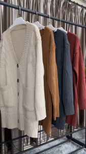 Girls House เสื้อคลุมคาร์ดิแกน เสื้อกันหนาวผู้หญิง สีพื้น คอวี แบบกระดุม เนื้อผ้าหนานิ่ม ทรงใหญ่หลวม สวมใส่สบาย ใหม่