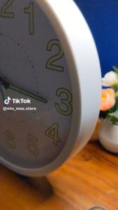 Jam Dinding Bulat Glow in The Dark 30cm - Black & White