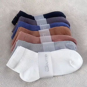 CEEKEY ถุงเท้าผู้ชายตาข่ายฤดูร้อนถุงเท้าสั้นสำหรับผู้ชายเทรนด์ตัวอักษรพิมพ์ถุงเท้าผู้ชายขนาดกลางถุงเท้าผ้าฝ้ายบางเหงื่อดูดซับและระบายอากาศ