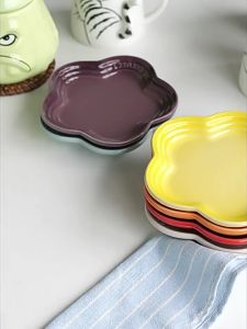 Ceramic Plum Blossom Small Plate Multi Purpose 14cm Cats Food Bowl Cute Solid Color Tableware Ceramic Plum Blossom Small Plate 14cm Sauce Plates French Cool Color Cake Dish Gradual Spit Bone Dishs Tableware Ceramic Dessert