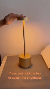 Lampu Meja Estetika Lampu Meja Belajar LED Sentuh Type-C Isi Ulang 3 Warna Cahaya ampu Meja Portabel Nordic Minimalis Meja Bar Lampu Ruang Tamu Bar Restoran Kamar Tidur Lampu