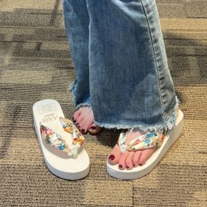 เกาะบาหลี ผู้หญิง ฤดูร้อน รองเท้าแตะทองโบฮีเมียนกลางแจ้งแฟชั่น กันลื่น รองเท้าแตะชายหาด ลำลอง รองเท้าแตะส้นแบนแบบสวม EVA