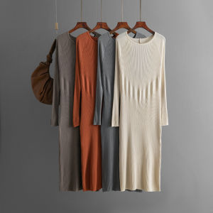 ชุดเดรสยาวถักเข้ารูป ชุดชั้นในฤดูใบไม้ร่วง หลังเปิดรู กระโปรงยาว ชุดชั้นในเสื้อสเวตเตอร์ ชุดเดรสยาวถักเข้ารูป