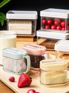 Thickened 400ml Glass Seasoning Bottle with Spoon Kitchen Storage Container for Salt Sugar Condiments Non-Electric Home Use