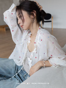 VNOOK | Áo Sơ Mi cổ V viền Ren Thiết Kế Trắng