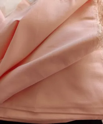 Vải Linen tưng sớ ngang. Màu tím màu cam màu trắng kem. Định lượng 150gsm. Lên áo. Lên quần váy kỹ cần lót