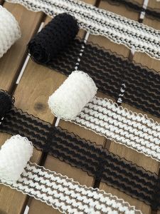 ผ้าริบบิ้นยางยืดสีดำและสีขาวพร้อมลวดลายลูกไม้สำหรับทำเสื้อผ้าและชุดแต่งงาน DIY ทำมือ อุปกรณ์เย็บผ้า