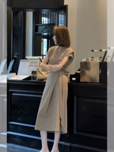 Hebe Style Elegant Brown Two-Piece Set Slimming Waist Top Beautiful Summer Womens Clothing V-Neck Midi Dress Polyester Fiber