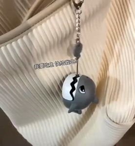 Cute Shark Keychain Cartoon Creative Bag Pendant Drawstring Clockwork Toy Key Chain for Car and Bag Keychain Murah for Kids
