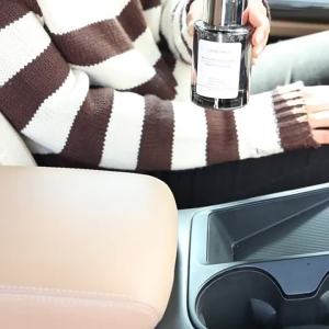 จัดส่งจากจีน [2025] น้ำหอมปรับอากาศในรถยนต์สำหรับผู้ชาย น้ำหอมในรถยนต์ กำจัดกลิ่น เครื่องประดับกลิ่นหอมภายในรถยนต์ โคโลญจน์เบาติดทนนานสำหรับผู้หญิง 3.8