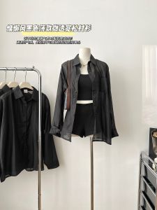 เสื้อเชิ้ตผู้หญิงสีดำบางหลวมๆ สำหรับฤดูร้อนปี 2025 เสื้อคลุมกันแดดสำหรับเดินทางไปทำงานแบบหลวมๆ ทรงสลิมฟิต เสื้อคลุมกันหนาวแบบโปร่งแสง