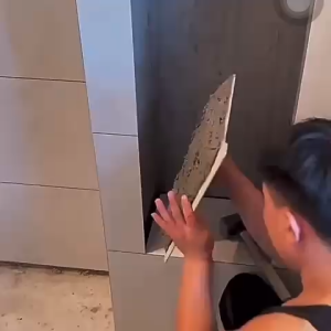 Rubber hammer used for gentle tapping required without damaging workpiece surface 橡胶锤 用于轻柔敲击避免损伤表面