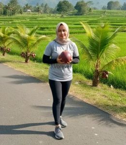 BIBIT POHON KELAPA PINK 🌴Keunikan Kulit Kelapa ini Jarang Yang Orang Punya Memiliki Pohon Berbuah Pendek Super Genja.Pohon Sudah SiapTanam Akar Sudah Kuat .Silakan Diorder Pemesanan Bisa COD Bayar ditempat