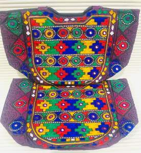 Tas Pakistan ukuran 35x22CM dengan bordir warna-warni dan tulisan "Saudi Arabia" di bagian depan. Cocok untuk wanita sebagai tas tote.