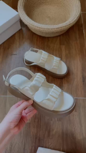 Giày sandal nữ hai quai nhún bèo mũi tròn đế su cao 4PH mang êm (Chân to tăng size)