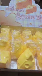 Utopia ทาบะสกุชชี่ชีส Taba Squishy ทาบะสกุชชี่ สกุชชี่ นุ่มนุ่มๆ ของเล่นคลายการบีบอัดชีสอาหารจำลองระบายสนุกและคลายการบีบอัด