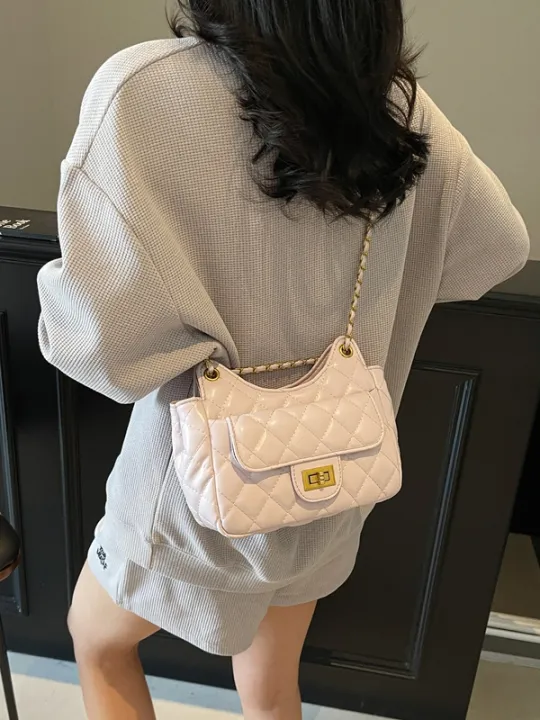 Fashionable%20Versatile%20Women's%20Shoulder%20Bag%20High%20Quality%20Texture%20Summer%20Trend%20Diamond%20Grid%20Chain%20Bag%20Underarm%20Bag%20Korean%20Style%20-%20Image%203