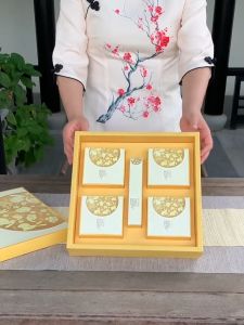 (1 set) Box Mooncake isi 4 Dus Kue BulanChinese Mooncake Festival