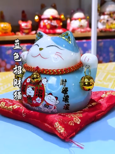 Tượng Mèo Thần Tài May Mắn Tiết Kiệm Tiện Vẫy 2 Tay Mang Lại May Mắn Cho Gia Chủ Kích Thước 12x10x9Cm