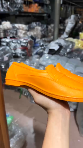 Giày nhựa đi xây giày nhựa nam đi mưa giày chống nước màu vàng