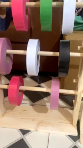 Kệ treo ruy băng gỗ tự nhiên chắc chắn tiện lợi và tiết kiệm không gian