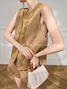 PlumJan | Bộ Áo Măng Sông Thêu Hoa Văn và Quần Short