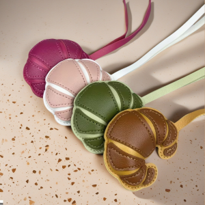 Charm กระเป๋าครัวซองต์หนัง PU - อุปกรณ์เสริมจี้กระเป๋าเงินสีทึบ/บล็อก