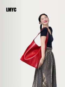 Red Large Capacity Tote Bag with Wide Shoulder Strap for Commuting Trendy Crossbody Bag for Young Adults Soft PU Leather