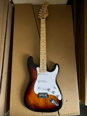 กีต้าร์ไฟฟ้า Fender Stratocaster Sunburst ( พร้อมส่งในไทย )