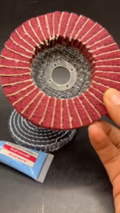 เคเจสก๊อตไบร์ทสลับผ้าทราย4นิ้ว ตัวช่วยงานขัดที่ช่างเลือกใช้ ลอกสนิม เก็บรอยเชื่อมเนียน ผิวสแตนเลสสวยเรียบ แผ่นเดียวจบงานไว คู่ผ้ายีนส์3นิ้วขัดเงาต่อ แถมฟรี ครีมไขปลาวาฬเคเจ จำนวนจำกัด