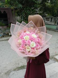 BUKET BUNGA PINK MEWAH KODE AVRIL
