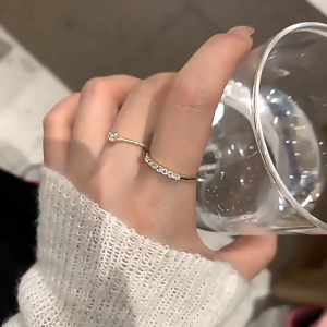 Lovelylife🔥 1pcs Cincin Desain Hati Kecil Mewah Ringan Untuk Wanita Cincin Berlian Paduan Korea COD