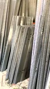 Thanh Sắt V Lỗ 3x3 4x4 Vuông Dày 1.5Ly Đa Năng Lắp Kệ Sơn Sắt Tĩnh Điện Thép V Đục Lỗ Dài 50 60 80 1m 1m2 1m5 2m