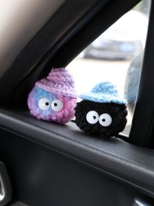 Đồ Trang Trí Dễ Thương Bằng Vải Cho Ô Tô Mini Car Coal Ball Plushie Đồ Trang Trí Trên Bàn Điều Khiển Trang Trí Cửa Sổ Xe