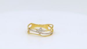 Happy Jewelry แหวนดอก 4 แฉก แถวคลื่นๆ ทองแท้ 9k 37.5% เพชรเกสร ME992