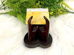 Bàn Tay để thẻ Card bằng gỗ xưa ( Hình Thật - Video Thật )