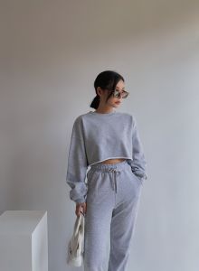 Pure Color American Retro Loose Fit Long Sleeve Sweater for Women Casual Street Style Single Piece Thickness Regular Length Short