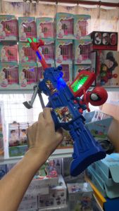 ปืนสไปเดอร์แมน ปืนของเล่น ปืนเลเซอร์ มีเสียง มีไฟ อันใหญ่จับถนัด สีสันสวยงาม ใส่ถ่าน AA 3 ก้อน