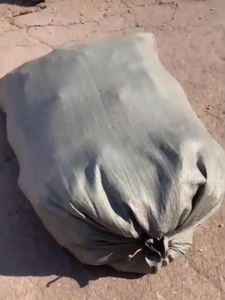 Woven Guni Extra Large Plastic Besar Sand Courier Storage Plastic Gunny Sack Recycle Kurier Beg Guni Karung Besar 蛇皮袋