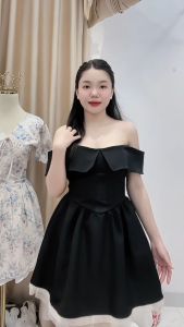 Đầm trễ vai nữ đen phối voan kem Aster Dress