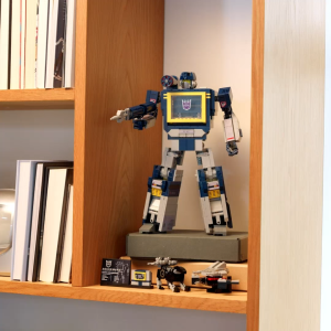 LEGO Icons 10358 Transformers: Soundwave (1505 Pieces)