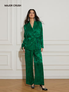 Retro Green Traditional Pattern Youthful Suit