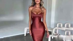 Váy Satin Gợi Cảm Kiểu Halter Không Lưng Dây Đeo Eo Thắt Dáng Dài Cổ Chữ V Dây Spaghetti Dài Đến Đầu Gối Chất Liệu Polyester Thời Trang Nữ Trẻ.