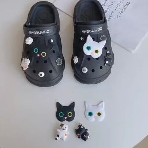 TKGirl พร้อมส่งทุกบ้าน ✈รองเท้าแตะราคาถูก 🔥พื้นนิ่มใส่สบาย ตัวติดลายเเมว มาพร้อมตัว jibbitz ฮิตติดตลาาดวัยรุ่น สั่งซื้อเข้ามาได้เลยทุกโคนนน👹