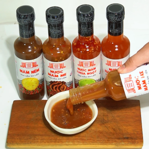 Nước mắm me cao cấp Làng Chài Xưa nguyên liệu tươi thơm ngon đặc biệt từ me tỏi ớt tươi chai thủy tinh 300g