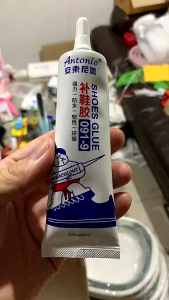 กาวติดรองเท้า แบบกันน้ำ100% 60ML Antonio กาวติดรองเท้าผ้าใบ กาวซ่อมรองเท้า เหนียวแน่นติดทน หัวเข็มใช้ซ้ำได้ โปรงใส