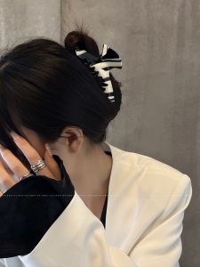 French Girl Lazy Style Black White Stripes Acetate Hair Clip Women Back of Head Shark Clamp High End Feeling Hair Accessories